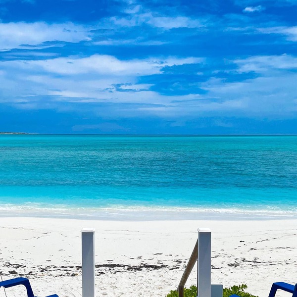 NEMO HOUSE-Luxury Beachfront on perfect Beach-Perfect for 4 couples/2 families