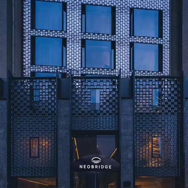 Neobridge Hotel