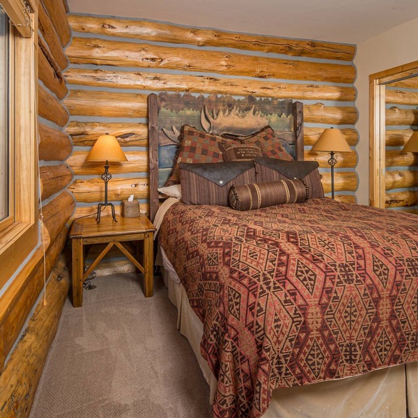 New! 3bed 4bath Hebgen Lakeshore Retreat 16 minutes from Yellowstone
