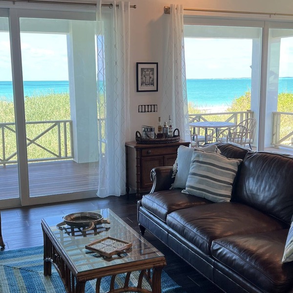 NEW - BEACH FRONT RAISED VILLA-VIEWS FROM EVERY ROOM & WHOLE HOUSE GENERATOR!