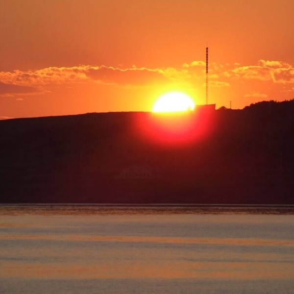 New Beachfront Post+beam Cottage, Amazing Sunsets and Just Off Cabot Trail