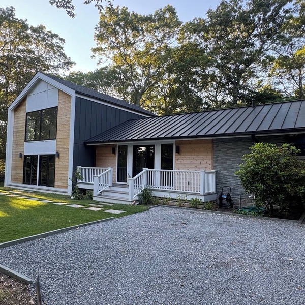 New built exclusive 3-bedroom house in East Hampton with pool, AC, fitness room