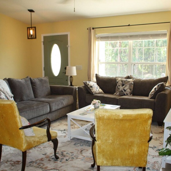 NEW!Calming & Peaceful Retreat for R&R*Huge backyard* Minutes to Activities