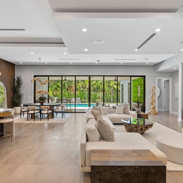 New construction 4-bedroom villa amazing location in Fort Lauderdale