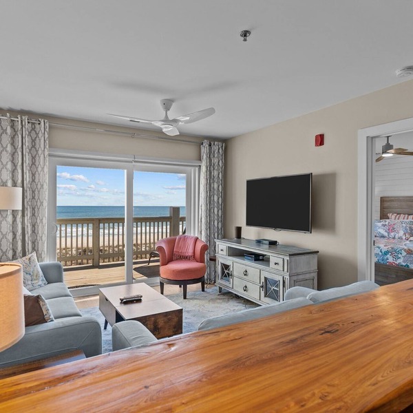 NEW CONSTRUCTION-Pool-Top Floor Luxury Oceanfront Condo-KeylessCheckin-RR Host
