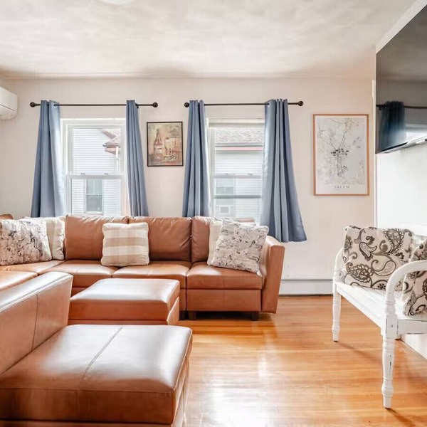 NEW! Family-Friendly Getaway < 1 Mi to Dtwn Salem! w Roof Deck & Tiki Bar