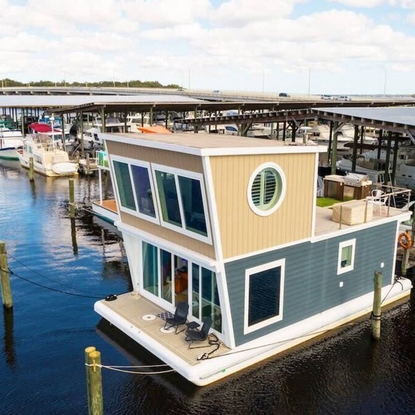 New Floating Luxury: Unique Houseboat Retreat