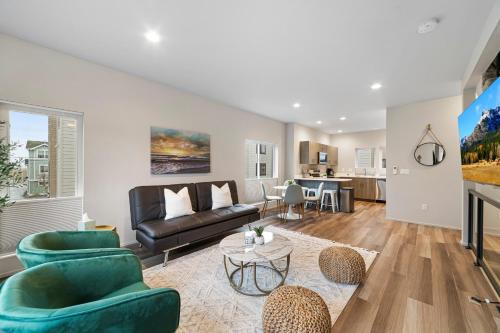 New Fully Updated Condo 914 in Anacortes