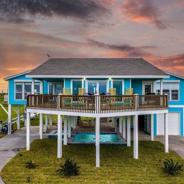 New! Gulfwinds - Beachfront, Heated saltwater pool & spa, 3BR/2Ba, dog-friendly!