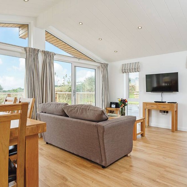 New in 2017. Spacious and luxurious lodge.