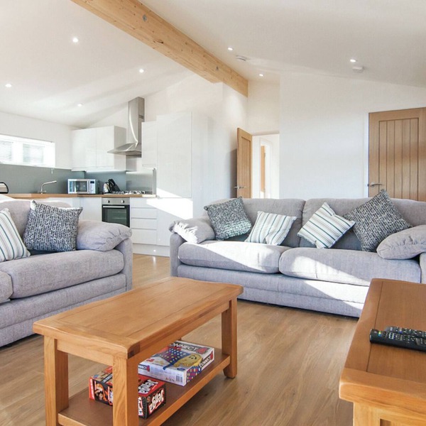New in 2017. Spacious and luxurious lodge.