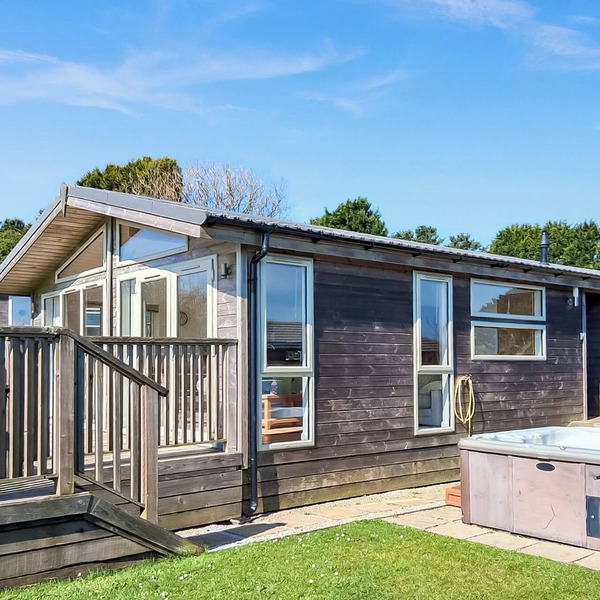 New in 2017. Spacious and luxurious lodge.