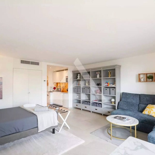 New large studio sea view and lift and free parking