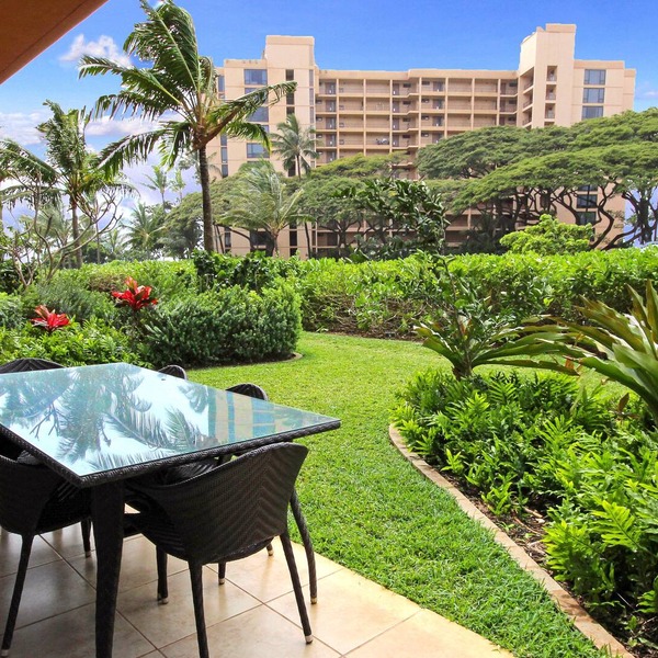 New Listing 20% off! HUGE 2br/2ba quiet private yard 1 minute to pool~Honua Kai