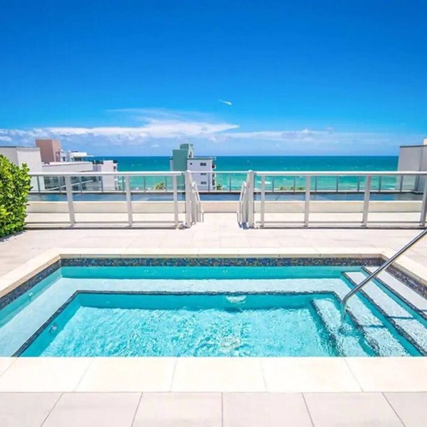 New Luxury Beachfront Condo with Rooftop Pool