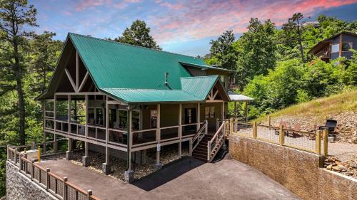 New Luxury Lodge - Gatlinburg - Mountain View!