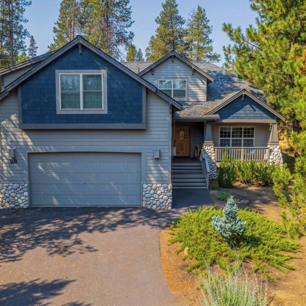 New Luxury, spacious 4 br/4 ba with new furnishings + SHARC passes