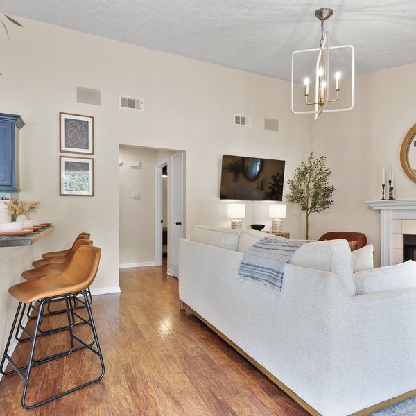 New Meets Nostalgic- Cottage Sleeps 8