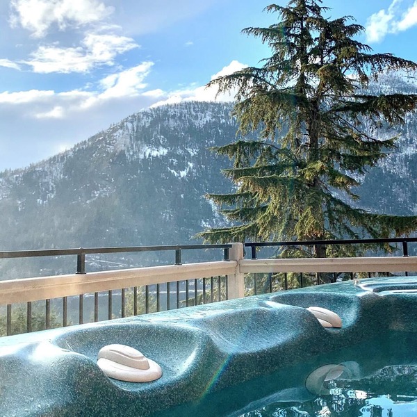 NEW Modern Mountain Haven | Luxe View, Sauna, Hot Tub & Fireplace