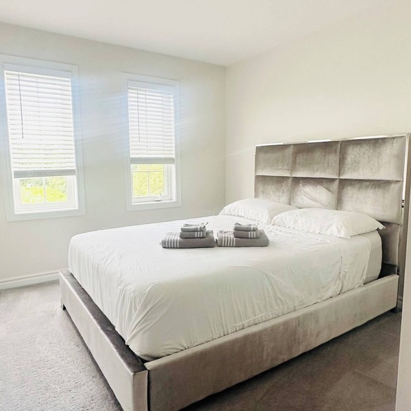 New, Modern & Spacious 2 bed, 1.5 bath | ~5 min to top attractions