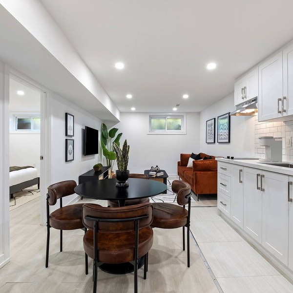 *NEW* Modern & Spacious Unit in North York | Monthly Stays | Work Desk | Laundry