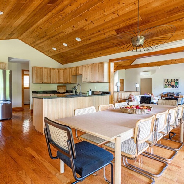 NEW: Multi-Generational Haven nr Roscoe