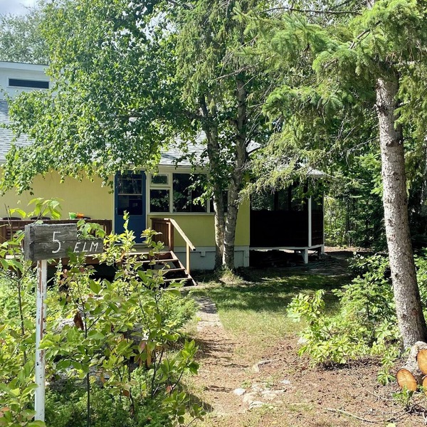 NEW NIRVANA RENTALS LISTING-Classic Cottage Charm- 3 bedroom