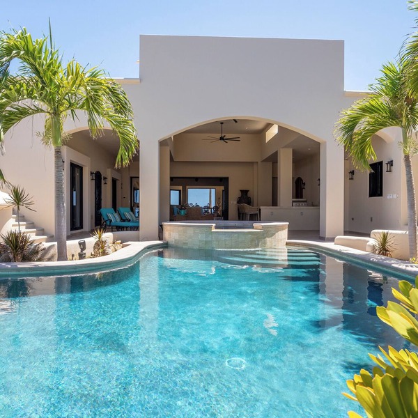 New Ocean front 4-bdrm villa, Pool, Hot Tub WiFi, AC in beautiful Playa Colorada