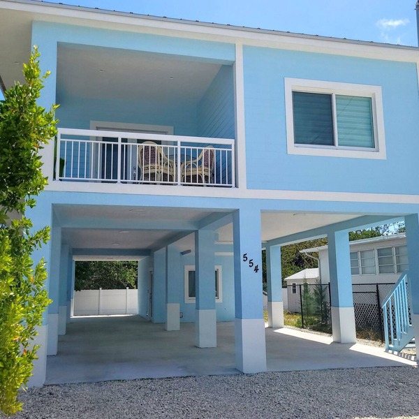 New private home w/dedicated workspace. Pet friendly, family-friendly!