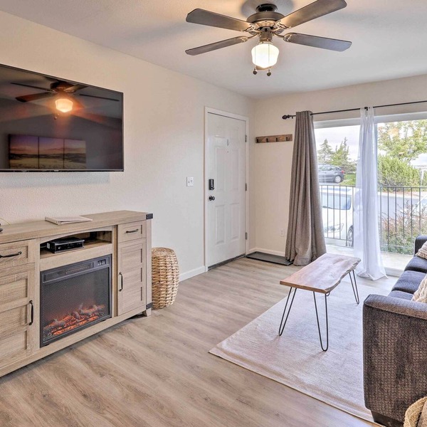 NEW! Pullman Condo w/ Balcony ~ 1 Mi to WSU Campus