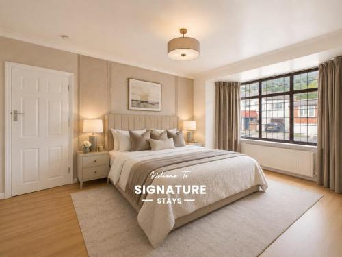 NEW Spacious & Comfortable Enfield Home By Signature Stays with FREE Parking