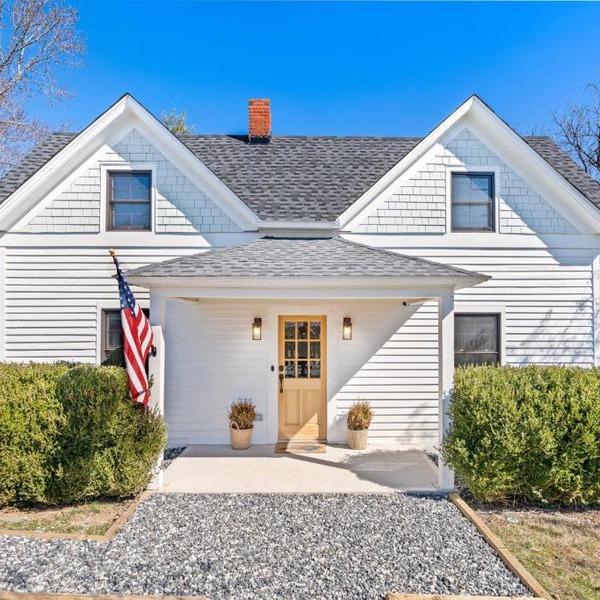*NEW! The Rectory, King Bed, Home Theater, Deck, BBQ, Fire Pit