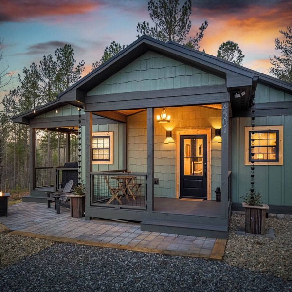 New Tiny Cabin in Morganton with Porch Bathtub close to Lake James