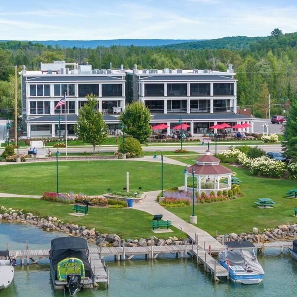 *NEW* Walloon Water View Condo! 7 night minimum
