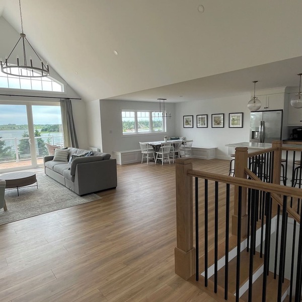 NEW waterfront cottage, gorgeous views of the Sou'West River, minutes to beaches
