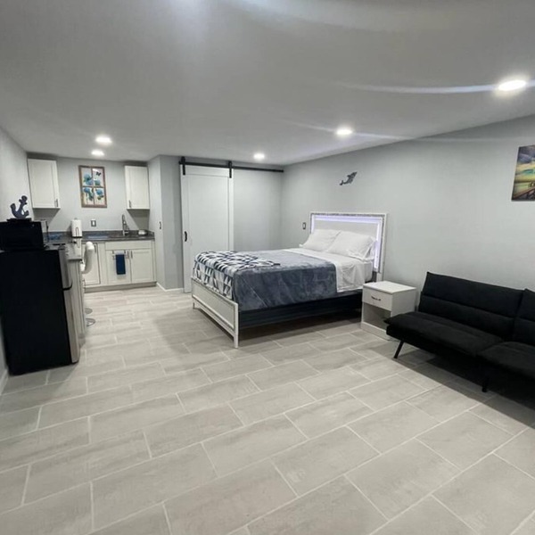 NEWLY BUILT COZY STUDIO B 7 MINUTES FROM NOKOMIS BEACH!