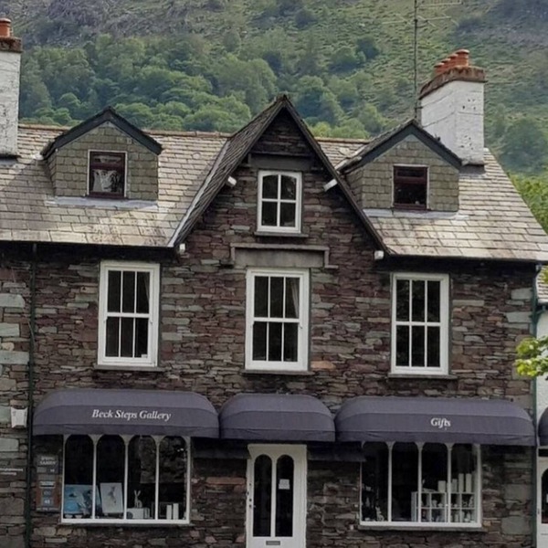 Newly refurbished 2 bedroom, 2 bathroom apartment right in the heart of Grasmere