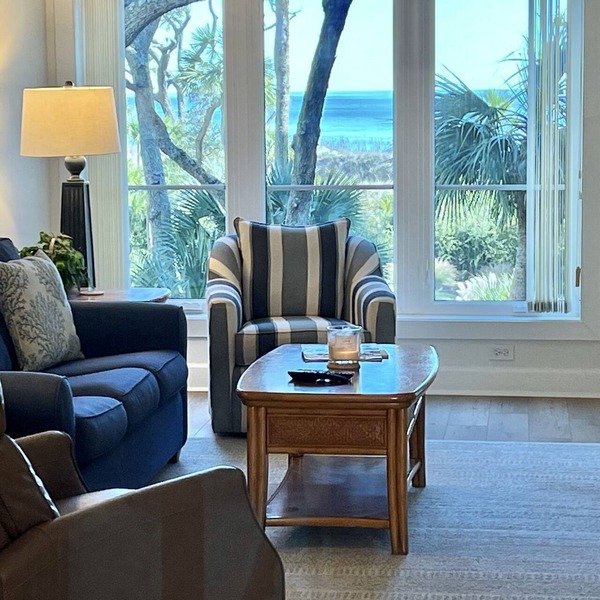Newly Remodeled! Luxury Oceanfront with 2 BeachBikes, Beach Chairs and Umbrella