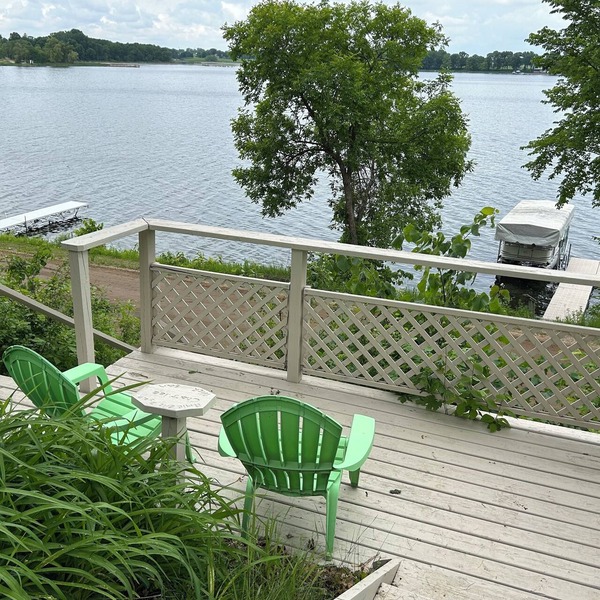 Newly remodeled cabin with private dock on Maple Lake