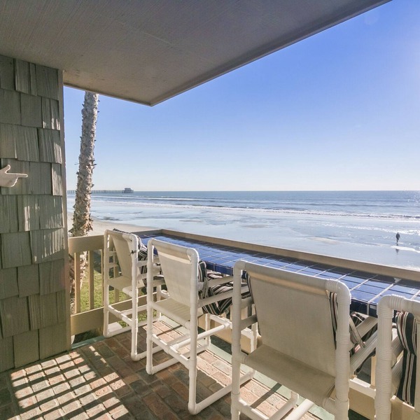 NEWLY REMODELED INSIDE AND OUT - TAMI'S OCEANSIDE BEACHFRONT COTTAGE