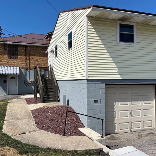 Newly remodeled spacious studio apartment in Johnstown, Richland Township, PA.