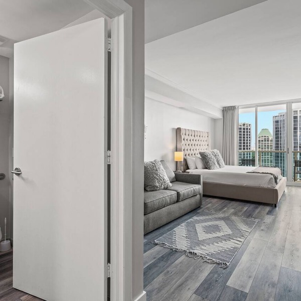 Newly Remodeled Studio at Miami Hotel - Parking included