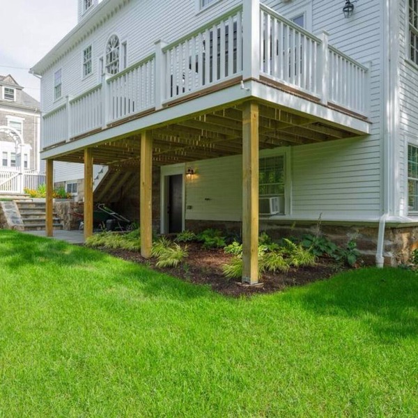 Newly renovated pet friendly apt by parks and train!