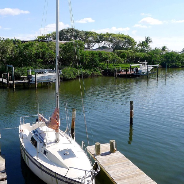 Newly Renovated Sea Breeze Cottage with Private Dock, Easy Access to Bimini Bay
