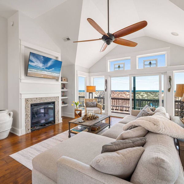 Newly Updated Beautiful 4BR Oceanfront Home with Pool & Hot Tub