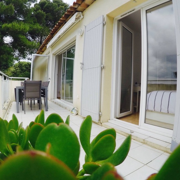 Nice 43m2 apartment, large terrace, small sea view