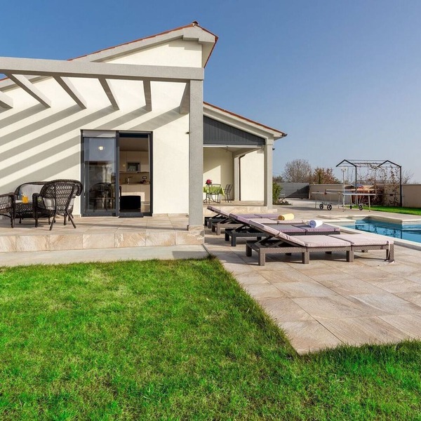 Nice and modern holiday house near Pula