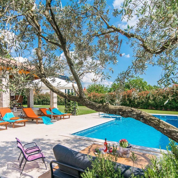 Nice and spacious villa with pool and garden in a small village called Salambati