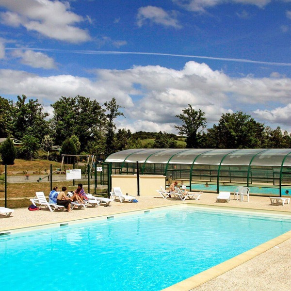 Nice apartment in villa for 6 people with pool, WIFI, TV, terrace and pets allowed
