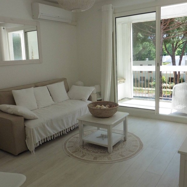 NICE APARTMENT, THE GREAT MOTTE, QUARTER POINT ZERO, SEASIDE